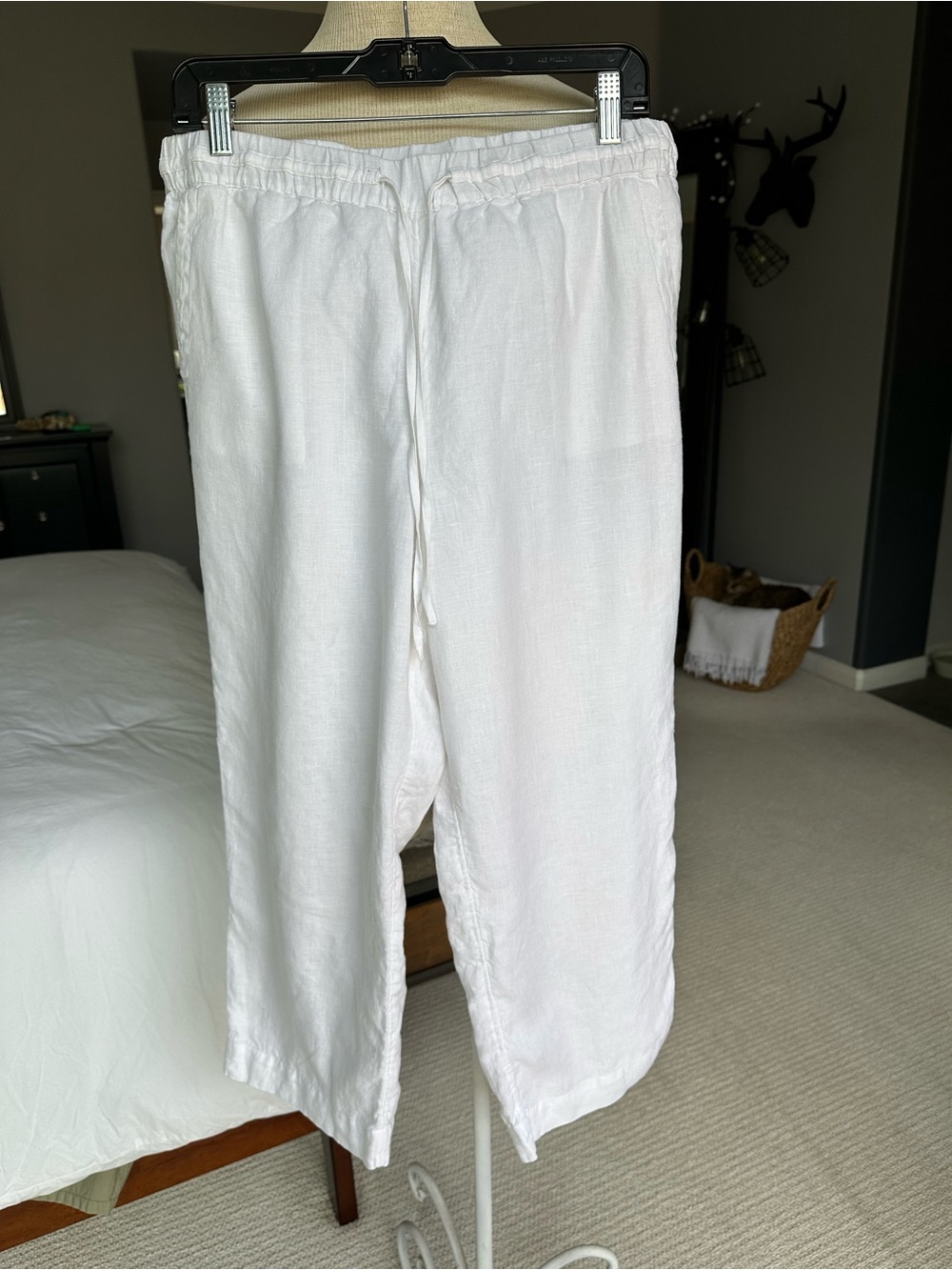 Charter Club White Cropped Linen Drawstring Pants, size medium